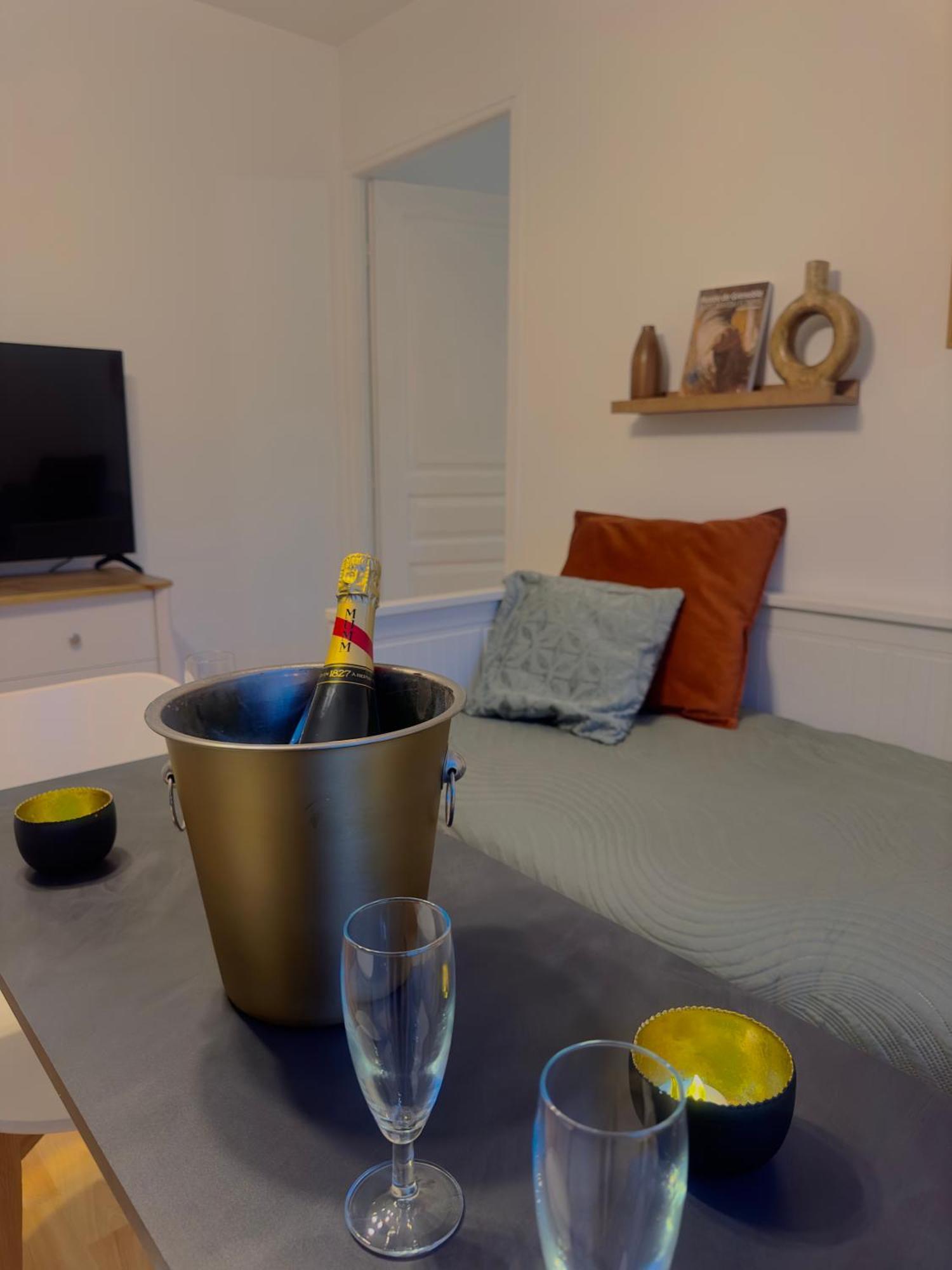 Appartement Chloe Du Lac Montferrat  Kültér fotó